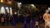 Foto 2 - Los jóvenes se suman un año más a la procesión de la noche del Viernes Santo