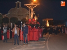 Foto 6 - La sobriedad y la emoción arropan al Santo Cristo del Humilladero y a Nuestra Señora de las...