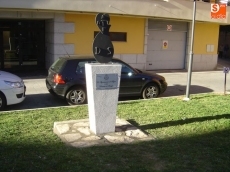 Foto 3 - Descubierta una escultura en homenaje a los bejaranos donantes de sangre