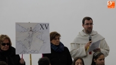 Foto 6 - La comunidad educativa de Trinitarios realiza el Vía Crucis familiar