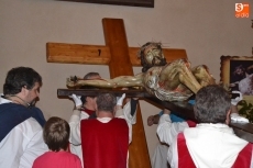 Foto 5 - Crece el número de fieles asistentes al besapiés del Cristo del Silencio