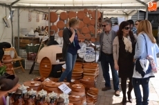 Foto 4 - Una veintena de artesanos dan colorido a la Plazuela del Buen Alcalde hasta el domingo