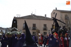 Foto 5 - Gran respeto en el encuentro de Jesús Nazareno y La Dolorosa