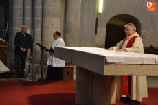 Foto 4 - La Catedral celebra el tradicional Vía Crucis del Viernes Santo
