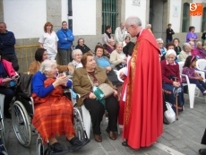 Foto 6 - Los niños portan a 'Jesús de Pasión' con la misma seriedad, devoción y respeto de sus mayores