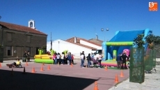 Foto 4 - Fuenterroble celebra el día del Niño con un parque infantil