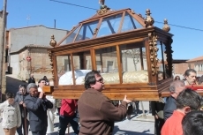 Foto 6 - Los cantalpineses arropan con fervor El Encuentro en la Plaza