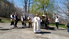 Foto 3 - Concurrida celebración del Lunes de Pascua con bendición al Niño Jesús