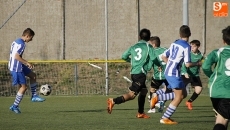 Foto 6 - El Cristo Rey suma tres puntos ante el Sporting Garrido