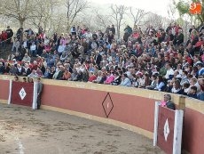 Foto 4 - Una plaza de toros llena arropa a los alumnos de la Escuela de Tauromaquia