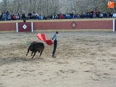 Foto 3 - Una plaza de toros llena arropa a los alumnos de la Escuela de Tauromaquia