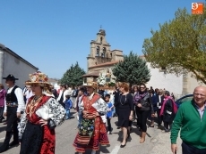 Foto 6 - La Virgen de la Paz recorre las calles del municipio escoltada por sus vecinos 