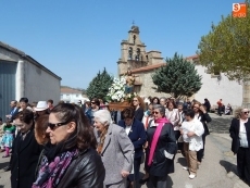 Foto 5 - La Virgen de la Paz recorre las calles del municipio escoltada por sus vecinos 