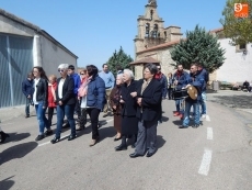Foto 3 - La Virgen de la Paz recorre las calles del municipio escoltada por sus vecinos 