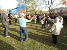 Foto 5 - Vino y hornazo para todos en el entorno de la ermita de Linares