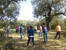 Foto 5 - Familiares y amigos suben al monte a pasar un divertido Lunes de Aguas