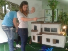 Foto 4 - Alumnos del Centro de FP ‘Hernández Vera’ decoran 8 escaparates de Santa Marta