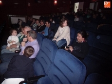 Foto 4 - Lluvia de sevillanas para celebrar la Feria de Abril
