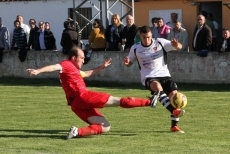 Foto 3 - Al Ciudad Rodrigo le entra vértigo y aprueba por los pelos frente al Universidad de Valladolid