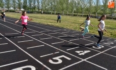 Foto 6 - Más de 60 niños participan en una sesión para fomentar el atletismo