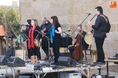 Foto 5 - Baleo pone con su folk la nota tradicional a las fiestas de San Jorge