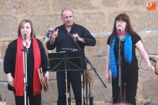 Foto 4 - Baleo pone con su folk la nota tradicional a las fiestas de San Jorge