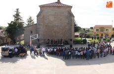 Foto 3 - Baleo pone con su folk la nota tradicional a las fiestas de San Jorge