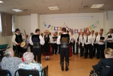 Foto 4 - El coro popular se acerca a Madrid para dar un concierto en una residencia de mayores