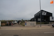 Foto 3 - La escasez de personal y un día de fiesta motivan colas de más de ocho horas en la ITV