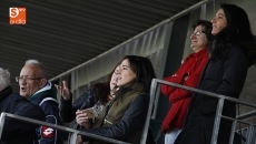 Foto 6 - El campeón le estropea la despedida a las 'rojas'