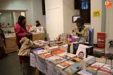 Foto 3 - La lluvia resta protagonismo a la feria del libro 