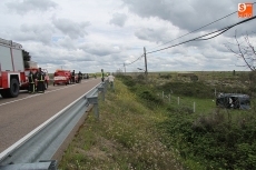 Foto 6 - Herido el conductor de un vehículo tras salirse de la calzada a la altura del término de...