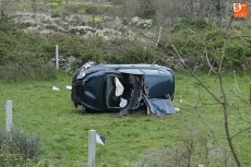 Foto 5 - Herido el conductor de un vehículo tras salirse de la calzada a la altura del término de...