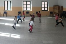 Foto 6 - Los niños aprenden a bailar música moderna