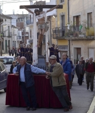 La procesi&oacute;n del Santo Entierro recorre las calles de la capital de La Ribera
