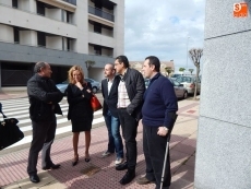 Carmen Chac&oacute;n mantiene un encuentro con los representantes del PSOE de Carbajosa 