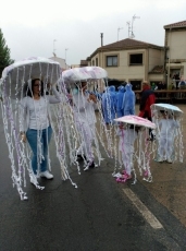 Foto 4 - Niños y mayores participan en un divertido concurso de disfraces