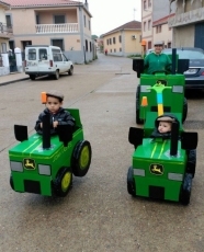 Foto 3 - Niños y mayores participan en un divertido concurso de disfraces