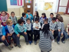 Foto 4 - Quesería La Antigua muestra a los alumnos del CRA Pérez Villanueva cómo se elabora el queso