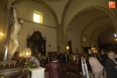 Foto 6 - Los vecinos optan por ahorrarse otra procesión bajo la lluvia