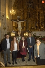 Foto 4 - Los vecinos optan por ahorrarse otra procesión bajo la lluvia