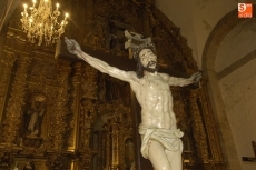 Foto 3 - Los vecinos optan por ahorrarse otra procesión bajo la lluvia