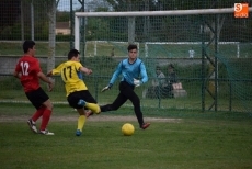 Foto 3 - Victoria de autoridad del juvenil de Alba de Tormes frente al C.D Monterrubio (5-1)