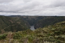 Foto 3 - Cerca de 500 personas se adentran en el corazón del Parque Natural Arribes en la X Marcha de...