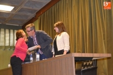 Foto 6 - Finaliza el curso con la entrega de diplomas a las seis graduadas de este año