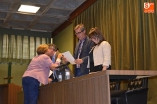 Foto 3 - Finaliza el curso con la entrega de diplomas a las seis graduadas de este año