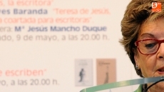 Foto 3 - Santa Teresa de Jesús se convierte en protagonista en la Feria Municipal del Libro que ya luce en...