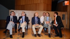 Foto 4 - Economía y Empresa celebra su graduación en el Palacio de Congresos