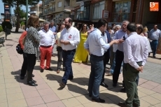 Foto 4 - Luis Tudanca anuncia en un mitin expr&eacute;s que implantar&iacute;a urgencias pedi&aacute;tricas