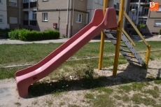 Foto 6 - Denuncian la dejadez del Ayuntamiento con el parque y los jardines de la calle Alberca